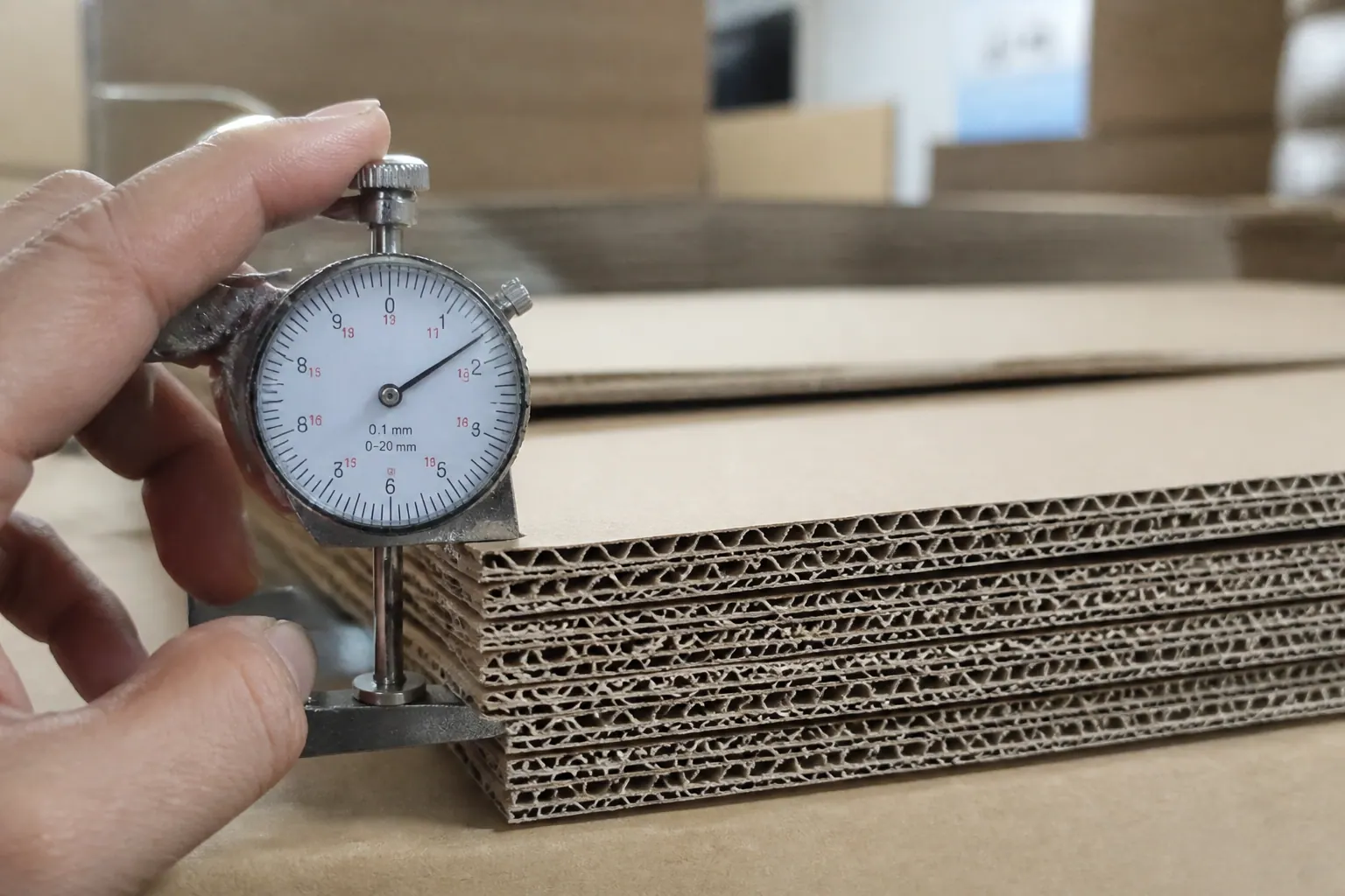 Độ dày và kích thước sóng - cấu tạo bao bì carton