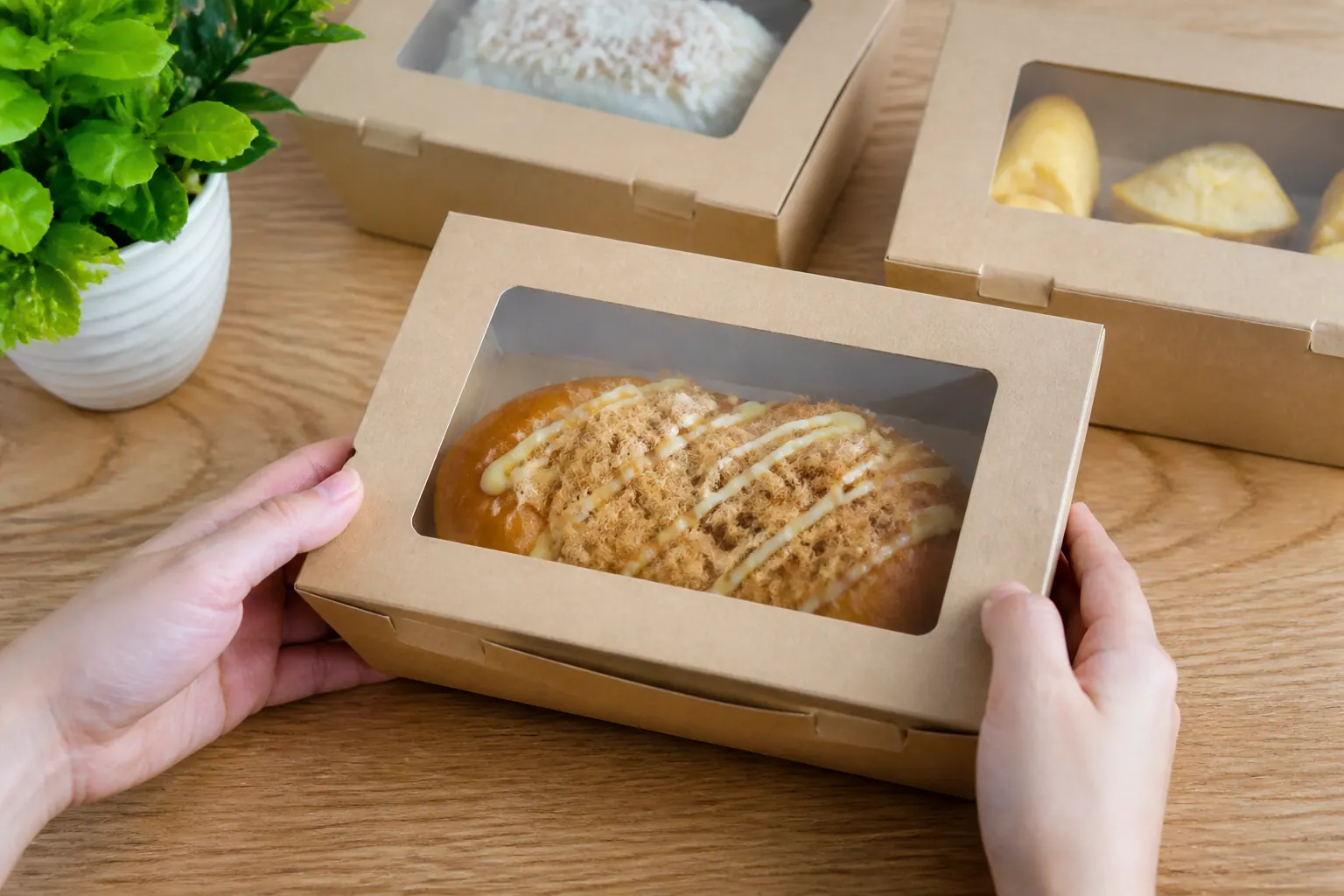 Hộp Carton Có Cửa Sổ Là Gì?