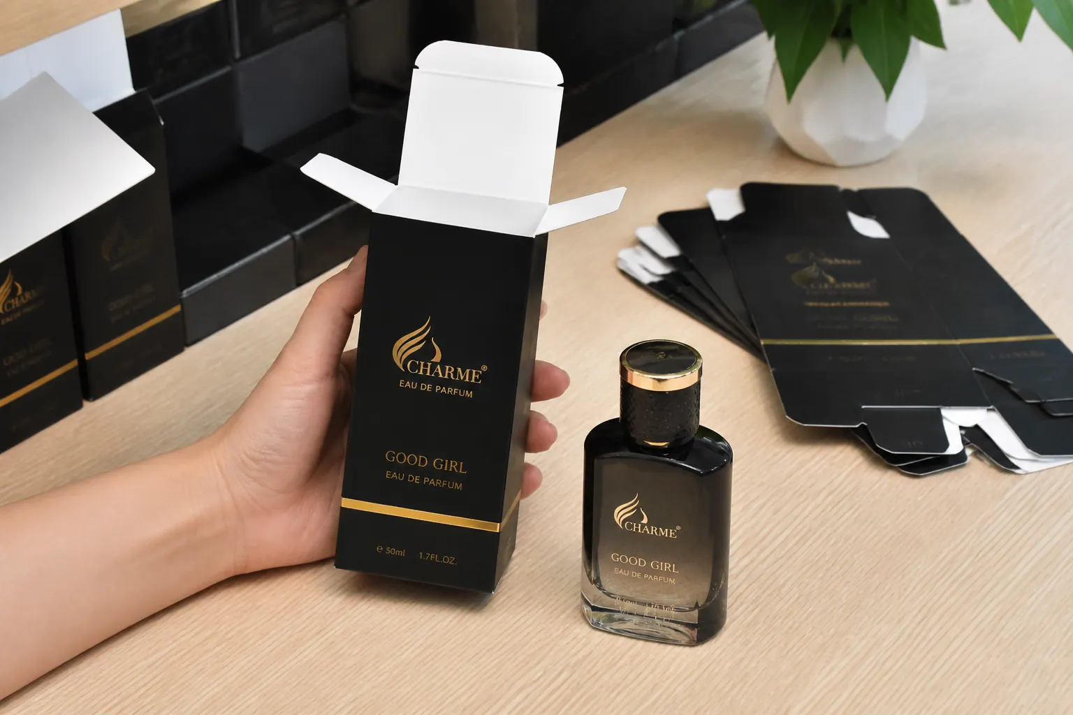 Hộp carton gấp (folding carton) - hộp đựng nước hoa