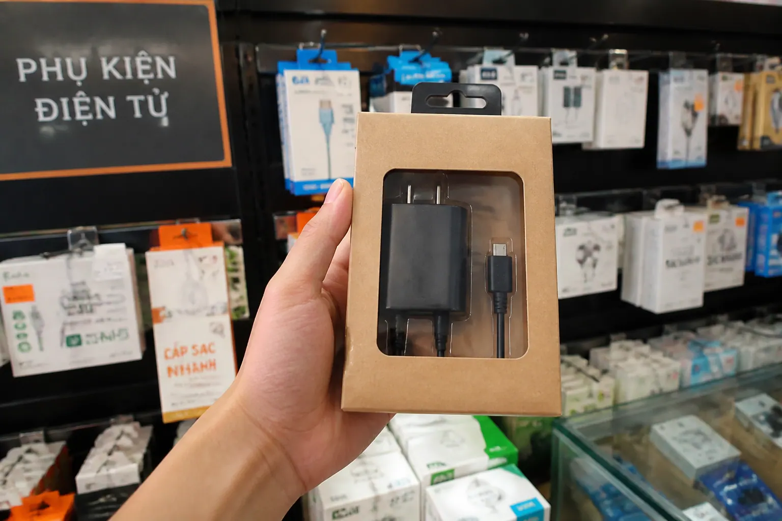 Ngành Điện Tử, Phụ Kiện - hộp carton có cửa sổ