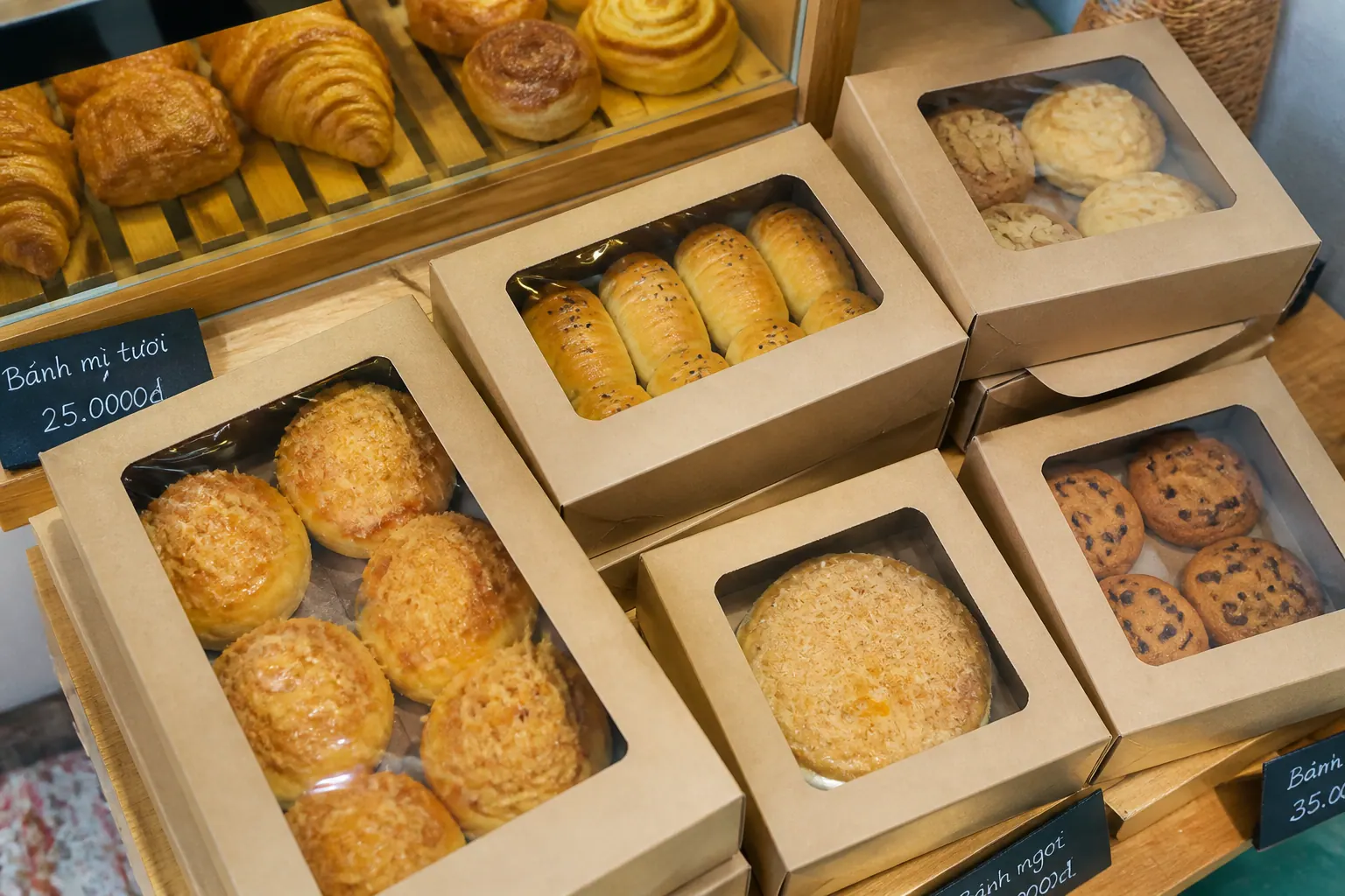 Ngành Thực Phẩm - hộp carton có cửa sổ