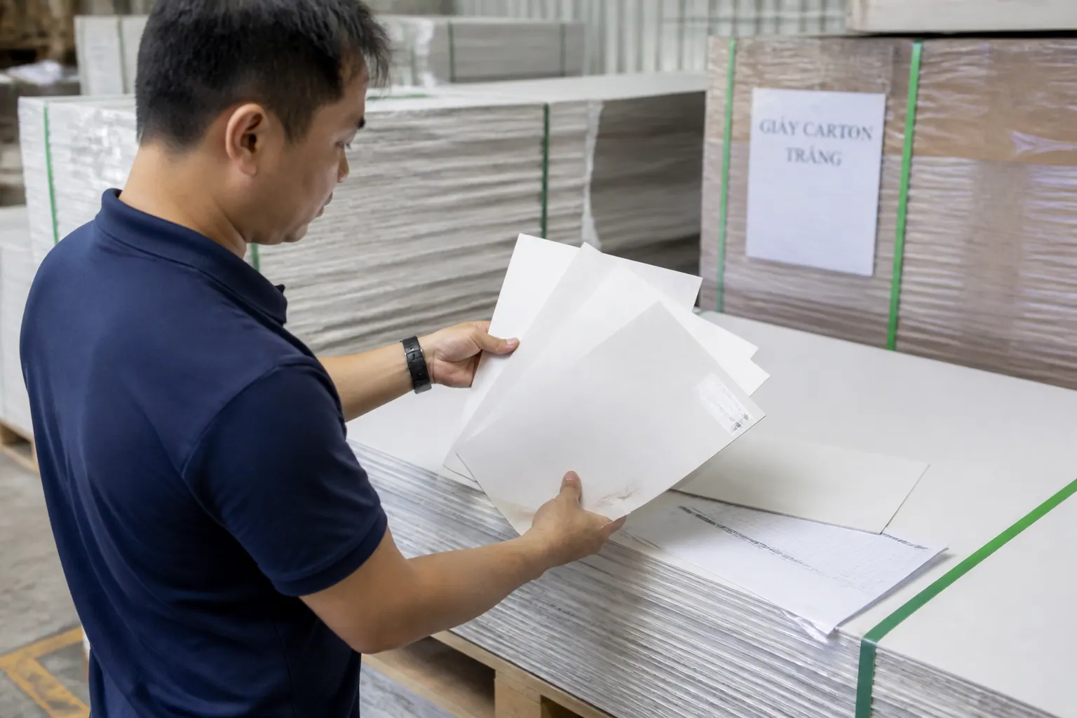 Quy trình lựa chọn nguyên liệu giấy carton trắng phù hợp - bao bì carton trắng