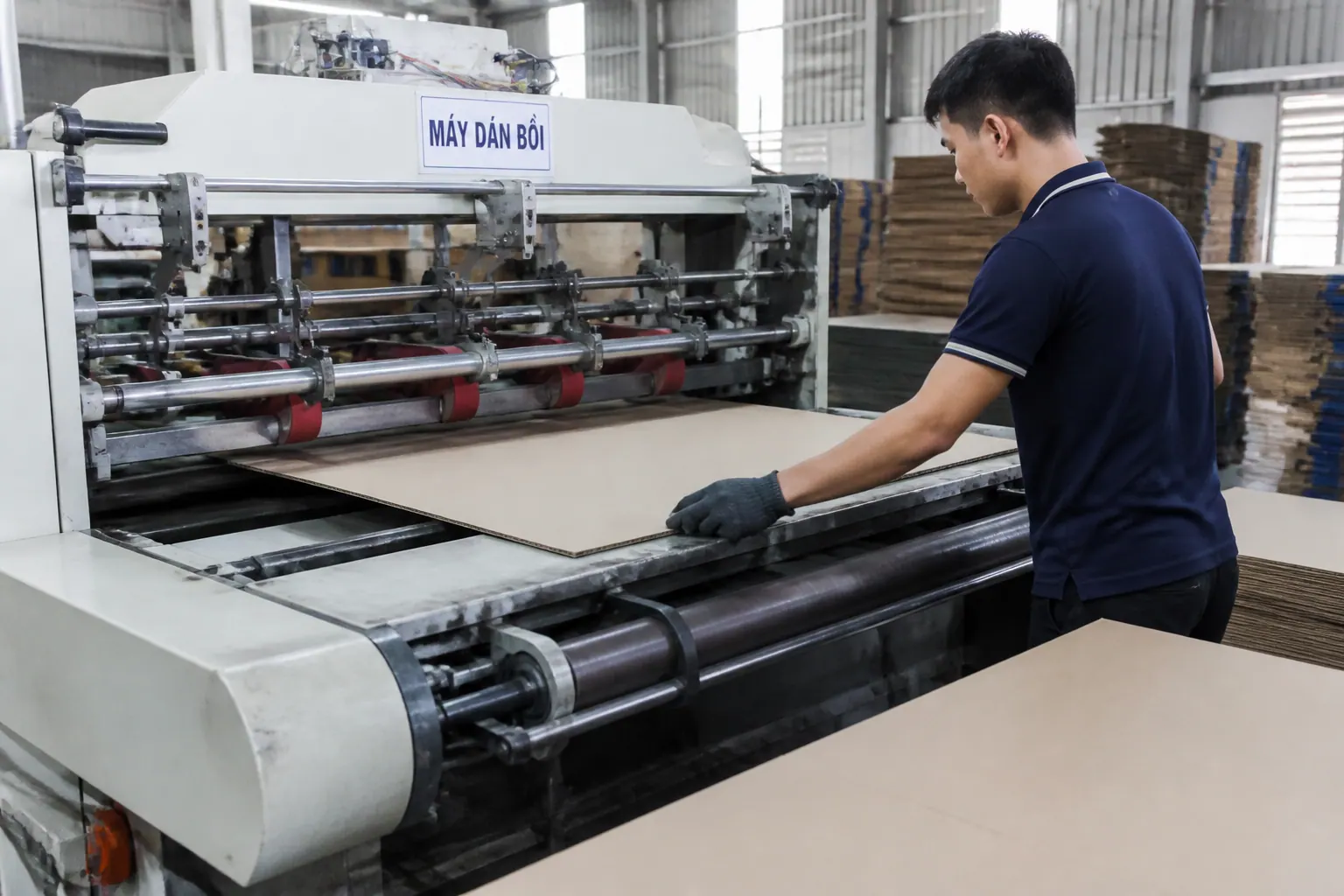 Quy trình sản xuất bao bì carton bồi tiêu chuẩn