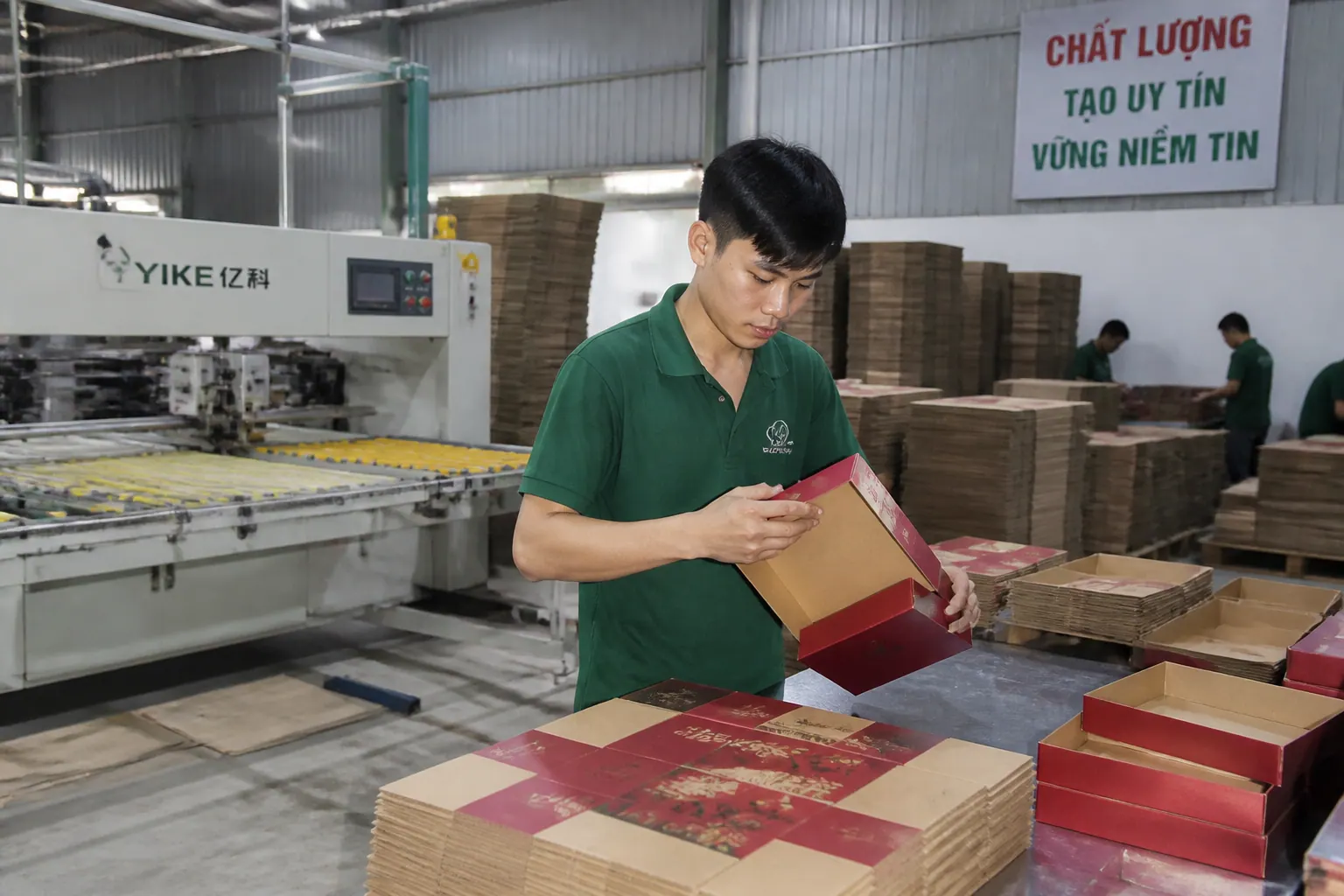 Quy Trình Sản Xuất Hộp Carton Tại Bắc Trường Sơn | hộp carton đựng quà Quy Trình Sản Xuất Hộp Carton Tại Bắc Trường Sơn - hộp carton đựng quà