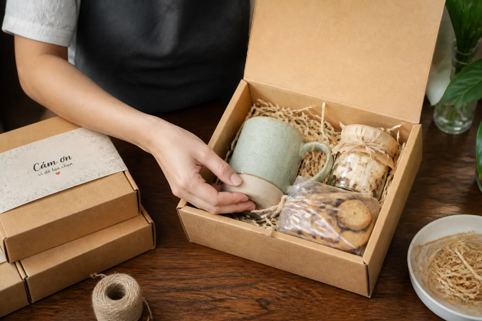 Tại Sao Nên Dùng Hộp Carton Đựng Quà? Tại Sao Nên Dùng Hộp Carton Đựng Quà?